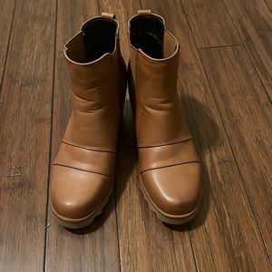 These boots are slip on boots and look just like Sorel boots from Columbia.